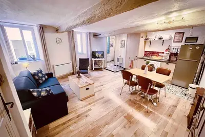 Image de Lumineux studio de charme (30 m2) au coeur du Vieux Hyères