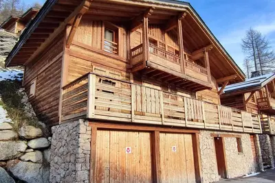 Image de Chalet de luxe rénové, 5 chambres, cheminée, parking, proche Côte d'Azur