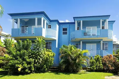 Image de Charming 3-bedroom apartment with Ac and WiFi, 10 minutes to the beach St. James