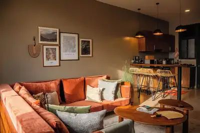 Image de Cozy & secure lakeside 2br, 2ba family & remote-work friendly