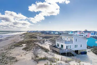 Image de Unbelievable Oceanfront Views! w/Hot Tub and Large Deck Space in South Nags Head