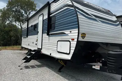 Image de Travel Trailer With a Lake View: Your Cozy Escape Awaits!
