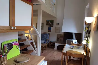 Image de Appartement a 100m de la place de Porquerolles. \nCalme, proximité des commerces