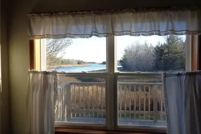 Image de Charming 2-bedroom house in lovely Milbridge, located on the Narraguagus River.