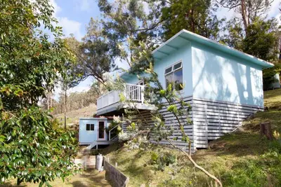 Image de Ipanema is a cozy 50s Aussie beach shack with ocean views