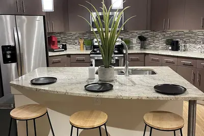 Image de Welcome to Posh House: Htx Uptown Hideout your home away from home!