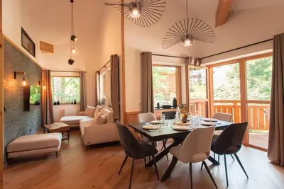 Image de À 15m des pistes de ski, 3ème étage, vue montagne, balcon, télévision, casier à ski, 100m², Valmorel