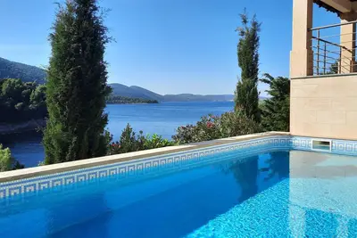 Image de 4-bedroom villa in awesome Rasoha\/Korčula with parking, pool, WiFi, fitness room