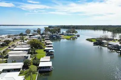 Image de Lakeside Landing on Lake Dora w/ Boat Dock