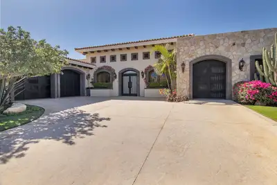 Image de Luxurious Escape in Golf Villa #59 – 5-Bedroom Retreat