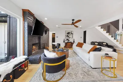 Image de Luxury Home w Pool, Chef's Kitchen, Poker Room & Massage Chairs
