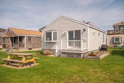 Image de Cottage At Nubble Lighthouse - Directly on the water!