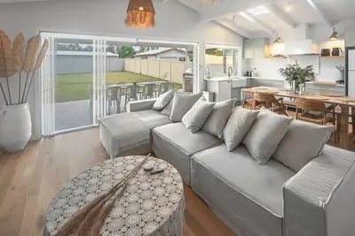 Image de Coastal Whispers - Sleeps 8