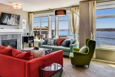 Image de Waterfront Condo  2-bedrooms with Ac, Kitchen and all amenities in Seattle