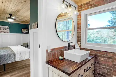 Image de Bliss Cottage by Lake Keowee & Jocasse w/ Spa & Rv Pad. Midterm Rental Available