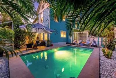 Image de Charming Historic home, Heated pool, 15mins 2 Ami.