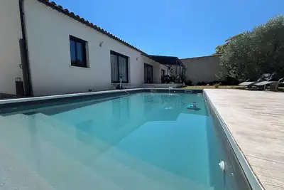 Image de Villa spacieuse avec piscine
