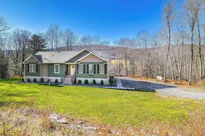 Image de Mountain Views & Brook Access: Home in Arkville!