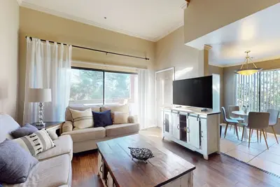 Image de Step into your dream getaway at this stylish condo in the heart of Scottsdale,
