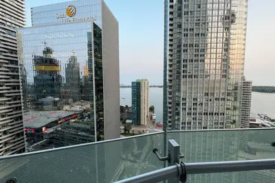 Image de Spacious 3 Bedroom Apartment With amazing views!