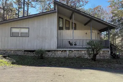 Image de Fishing Camp 1-bedroom/Loft cabin in delightful Brookeland with Ac, WiFi