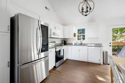 Image de 3 Bedroom Home - Close to Folly Beach & Downtown!