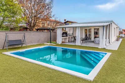 Image de Superbe maison à Loborika avec WiFi