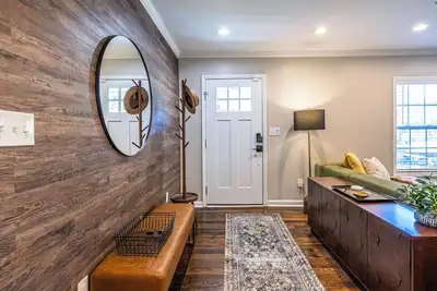 Image de Charming 2-bedroom bungalow in lovely Atlanta, Backyard Fire Pit, Pet Friendly