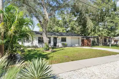Image de Beach inspired home, heated pool, Pet Friendly, near beach