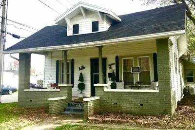 Image de Bluegrass Bungalow 2 bedrooms with large porch