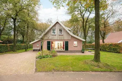 Image de This comfortable luxury villa with covered terrace is located on the vacation complex Buitengoed Het Lageveld.