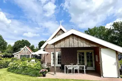 Image de Beautiful, spacious and very bright 6-person villa with 3 bedrooms, 2 bathrooms in Overijssel.
