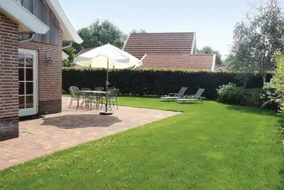 Image de This comfortable luxury villa is located in the vacation park Buitengoed Het Lageveld. Next to the park is a swimming lake (36 ha) - a swimming and recreational paradise in the summer months.