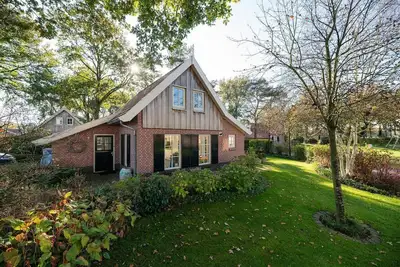 Image de This very comfortable villa for 6 persons is located on the vacation complex Buitengoed Het Lageveld, in a beautiful wooded area near Almelo and Enschede.