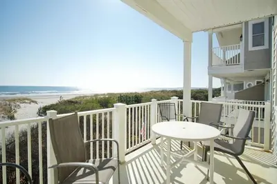 Image de Beach Front Home with Spectacular Ocean Views- Awesome Location!
