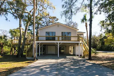 Image de Turtle Time-Adorable Beach Walk Home w/ Multiple Porches & Free WiFi; Dogs Welcome