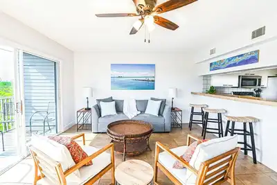 Image de 3 Bed and 3 Bath Condo: 6 min stroll to the beach with a rare view of the. . .