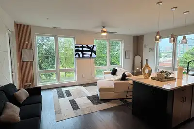 Image de Walk to Mercedes-Benz Stadium, Ponce City Market & enjoy Atl nightlife!