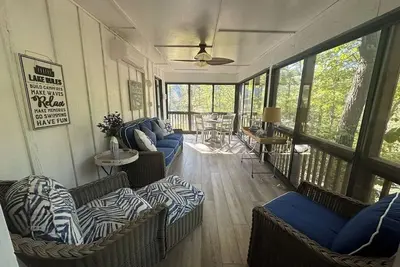 Image de Woodson Bend 108-4. Fully Updated First Floor Lake View Condo.