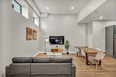 Image de 3Bd+65\"Tv+Crib+8 Min from Dt Cle