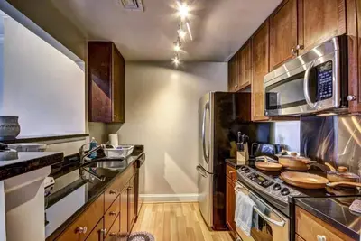 Image de Cozy 2-bedroom apartment in charming Baltimore with Ac, WiFi, fitness room