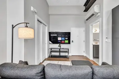 Image de CozyStudio+65\"Tv+8Min from Dt Cle