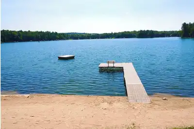 Image de All-Sport Arrowhead Lake Private Beach-Front Home