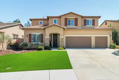 Image de Large Luxury Executive Home in Exclusive Morgan Heights Neighborhood