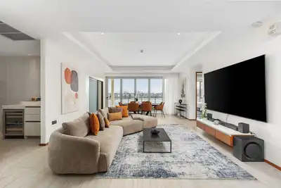 Image de Luxurious Beachfront Penthouse