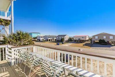 Image de Classic 2nd Row Beach home, Dog Friendly, Sleeps 8