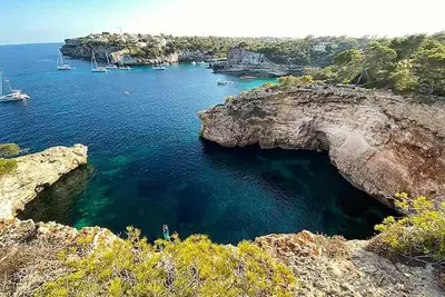 Image de Villa Grand Bleu. À 500 mètres de la plage. Option piscine chauffée à 30 degrés.