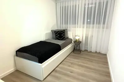 Image de Art of Apartment BrĂĽhl 5 minutes from Phantasialand complete apartment