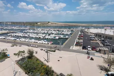 Image de Appartement spacieux 6 pers, centre ville Valras-Plage, à 10m de la plage