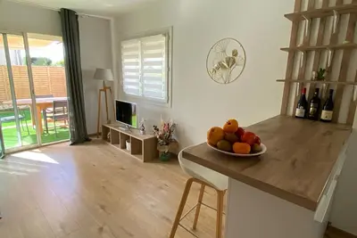 Image de Le Boucanet rez et jardin, à 30 mètres de la plage. Idéal pour familles & Sup